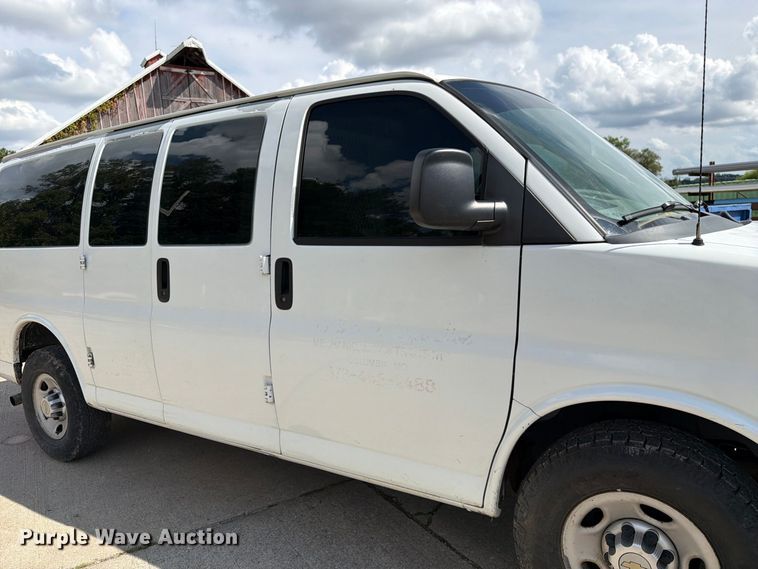 image for item DZ4829 2011 Chevrolet Express 2500 van
