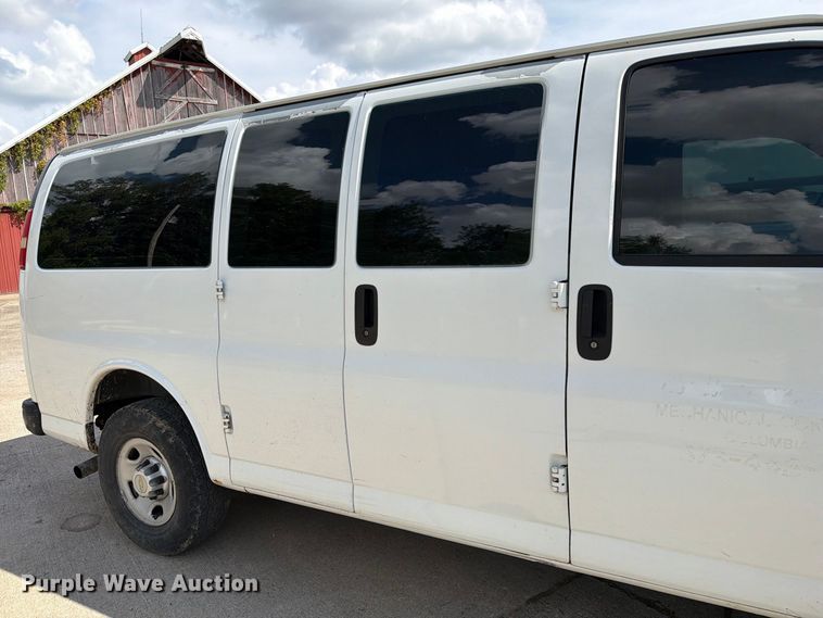 image for item DZ4829 2011 Chevrolet Express 2500 van