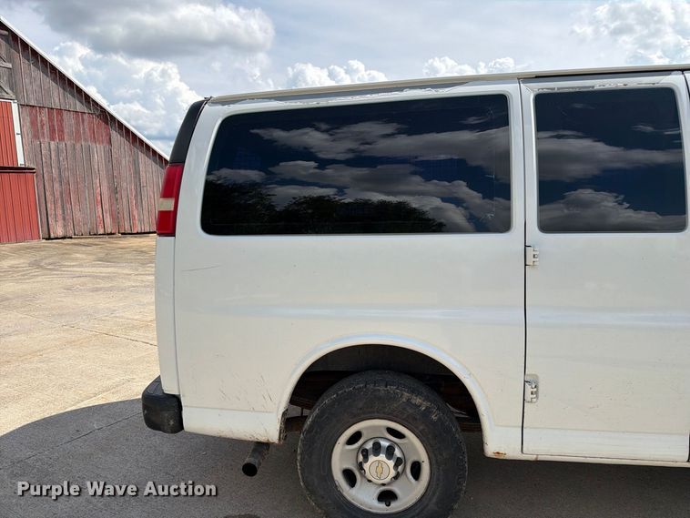 image for item DZ4829 2011 Chevrolet Express 2500 van
