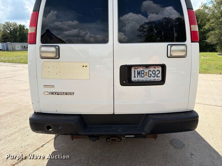 image for item DZ4829 2011 Chevrolet Express 2500 van