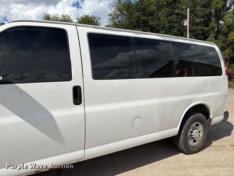 image for item DZ4829 2011 Chevrolet Express 2500 van