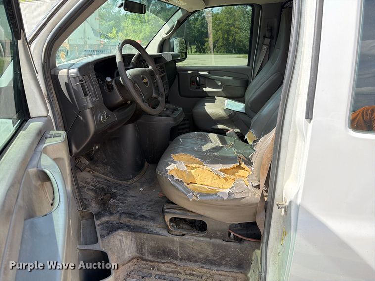 image for item DZ4829 2011 Chevrolet Express 2500 van