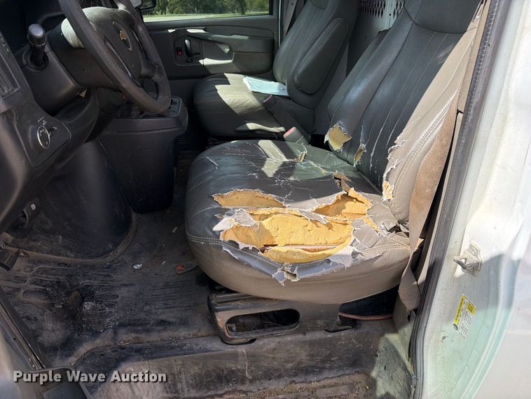 image for item DZ4829 2011 Chevrolet Express 2500 van