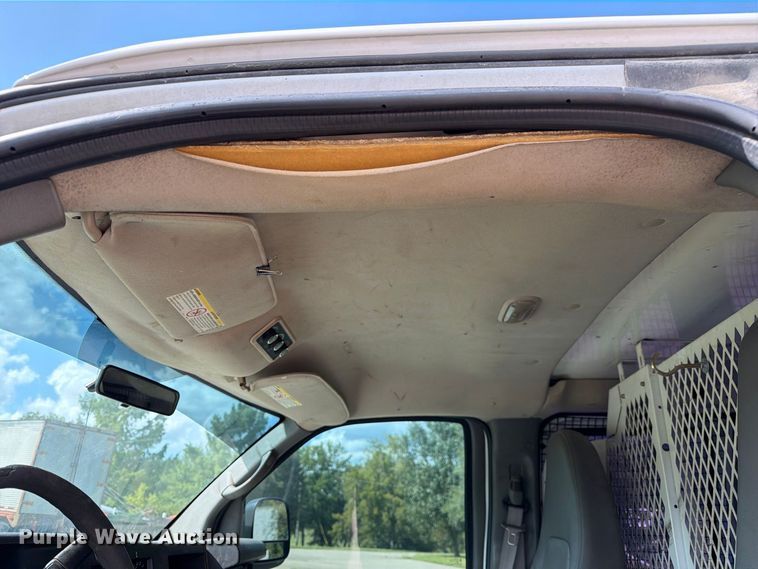 image for item DZ4829 2011 Chevrolet Express 2500 van