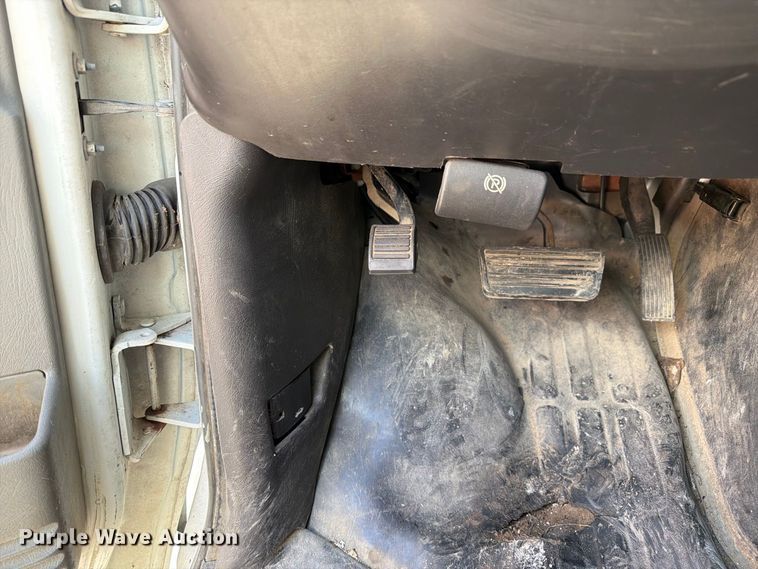 image for item DZ4829 2011 Chevrolet Express 2500 van