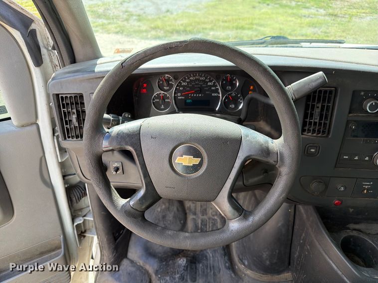 image for item DZ4829 2011 Chevrolet Express 2500 van