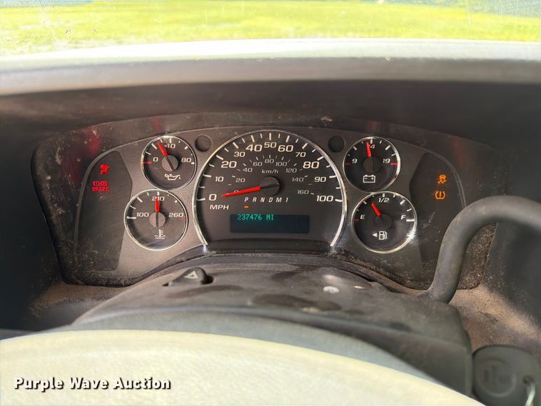 image for item DZ4829 2011 Chevrolet Express 2500 van