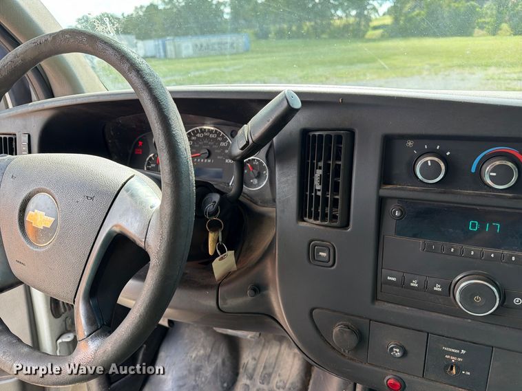 image for item DZ4829 2011 Chevrolet Express 2500 van