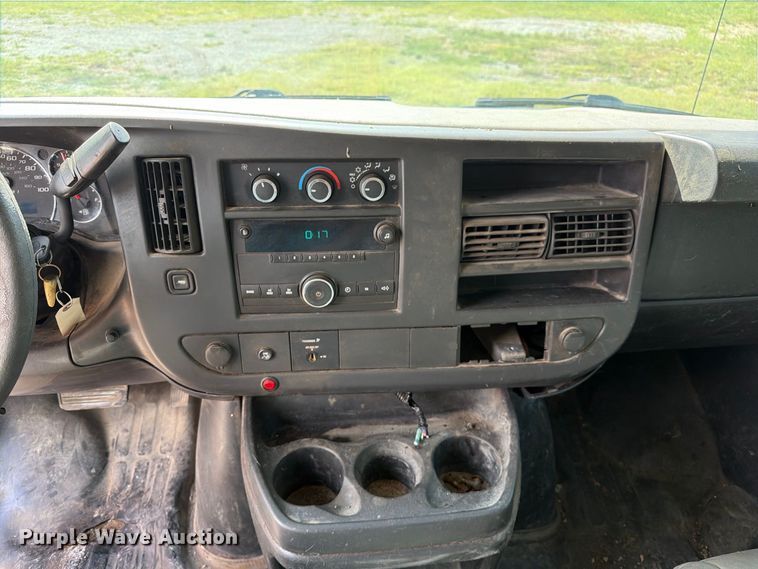 image for item DZ4829 2011 Chevrolet Express 2500 van