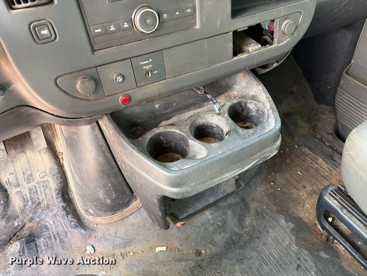 image for item DZ4829 2011 Chevrolet Express 2500 van