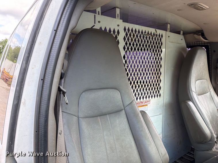 image for item DZ4829 2011 Chevrolet Express 2500 van