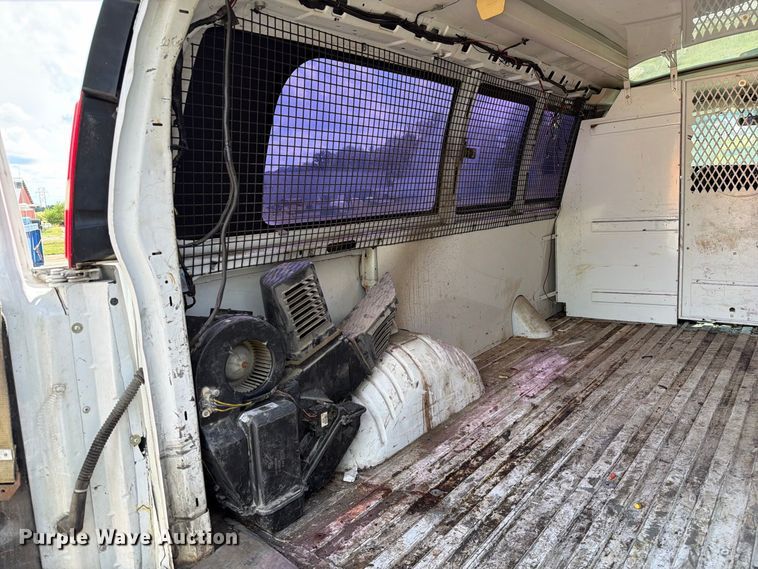 image for item DZ4829 2011 Chevrolet Express 2500 van