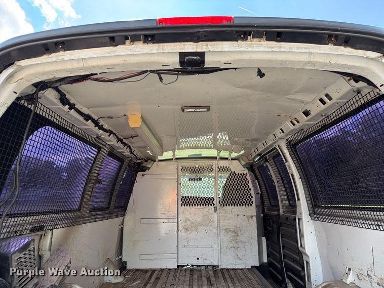 image for item DZ4829 2011 Chevrolet Express 2500 van
