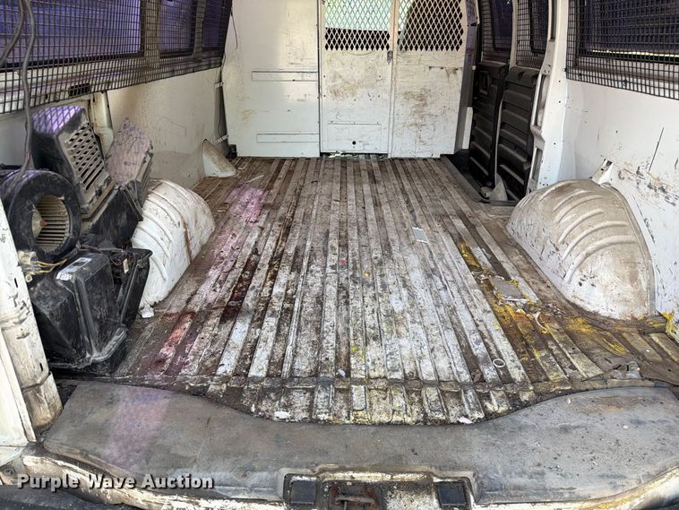 image for item DZ4829 2011 Chevrolet Express 2500 van