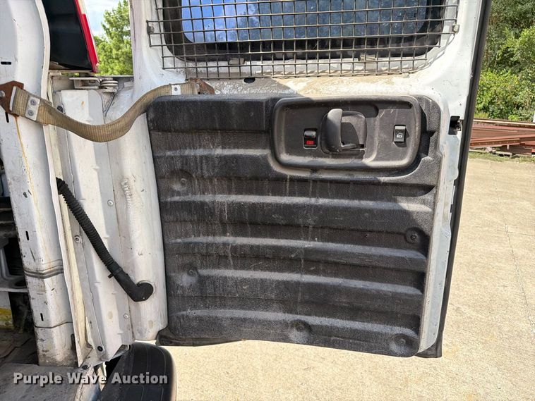 image for item DZ4829 2011 Chevrolet Express 2500 van