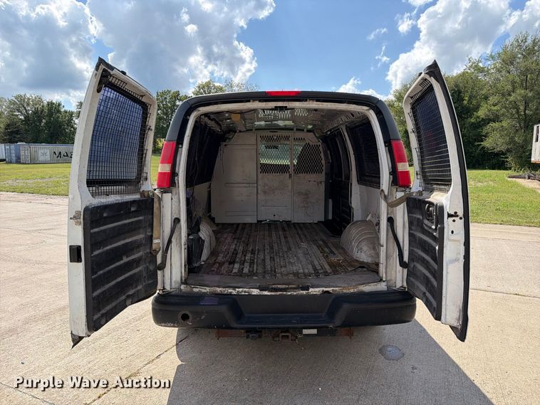 image for item DZ4829 2011 Chevrolet Express 2500 van