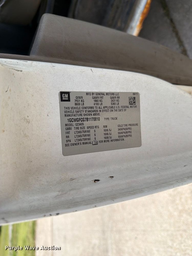 image for item DZ4829 2011 Chevrolet Express 2500 van