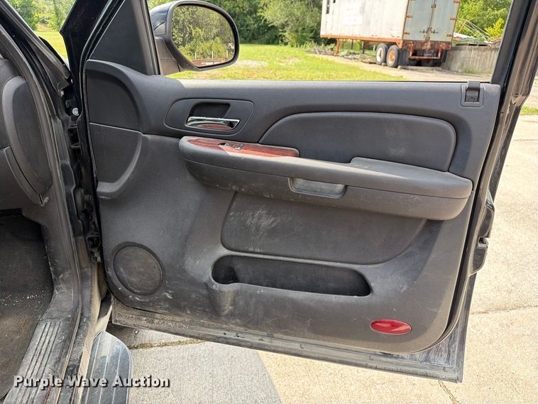 image for item DZ4830 2009 Chevrolet Suburban 2500 SUV