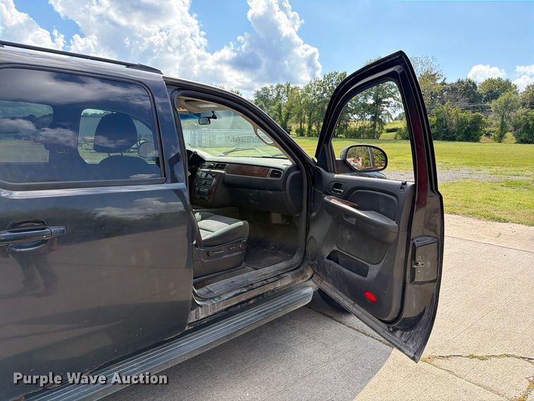 image for item DZ4830 2009 Chevrolet Suburban 2500 SUV