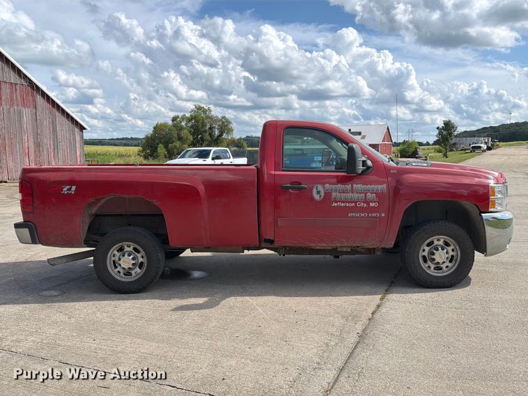 image for item DZ4831 2007 Chevrolet Silverado 2500HD pickup truck