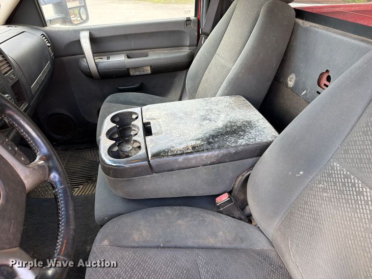 image for item DZ4831 2007 Chevrolet Silverado 2500HD pickup truck