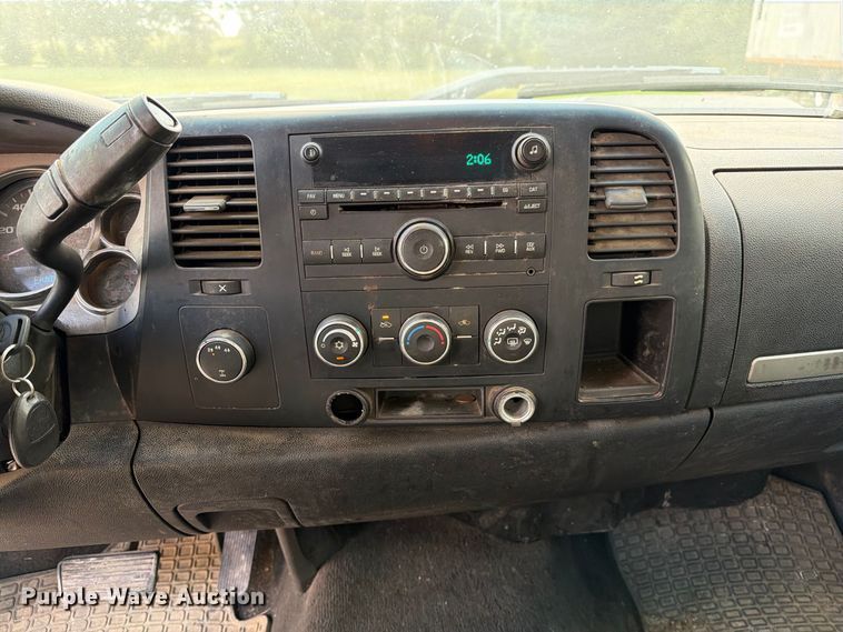image for item DZ4831 2007 Chevrolet Silverado 2500HD pickup truck