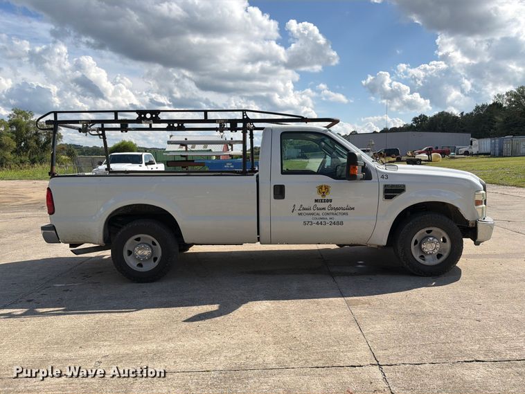 image for item DZ4832 2009 Ford F250 Super Duty XL pickup truck