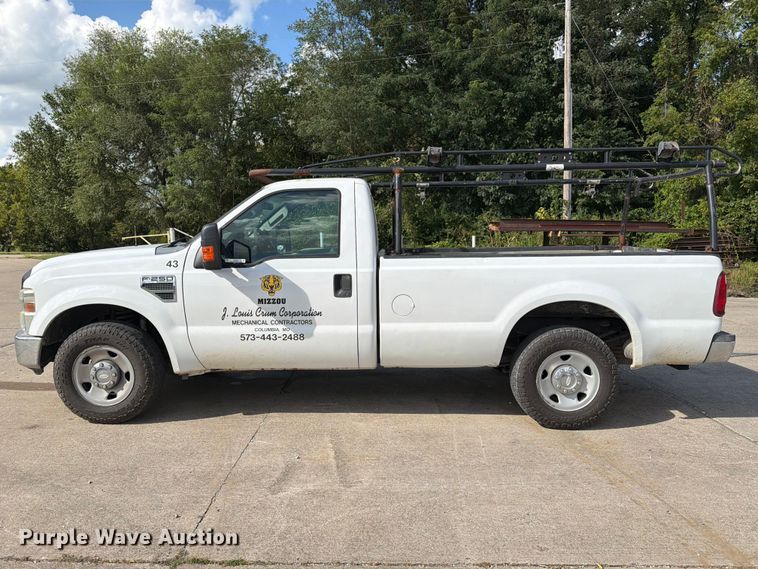 image for item DZ4832 2009 Ford F250 Super Duty XL pickup truck
