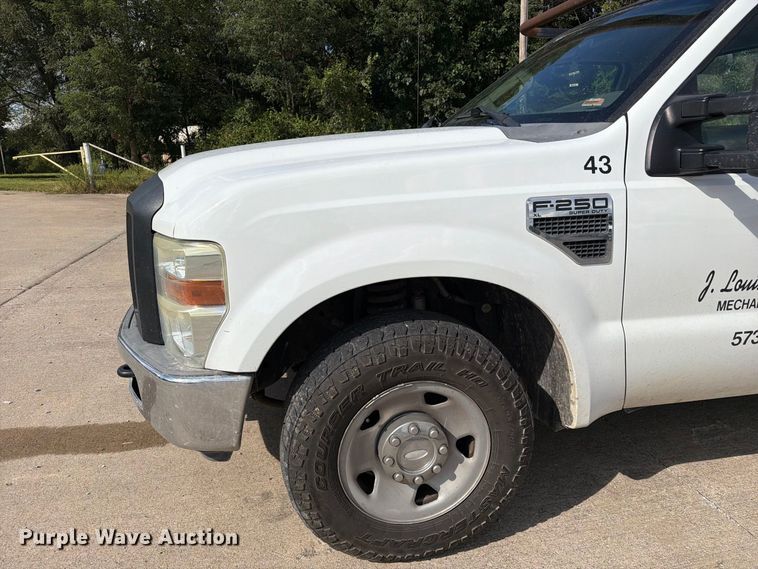 image for item DZ4832 2009 Ford F250 Super Duty XL pickup truck