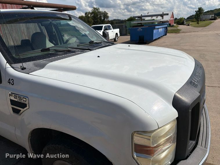image for item DZ4832 2009 Ford F250 Super Duty XL pickup truck