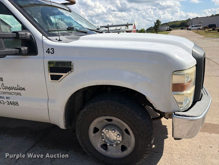 image for item DZ4832 2009 Ford F250 Super Duty XL pickup truck