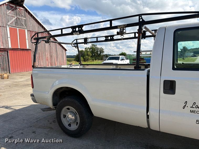 image for item DZ4832 2009 Ford F250 Super Duty XL pickup truck
