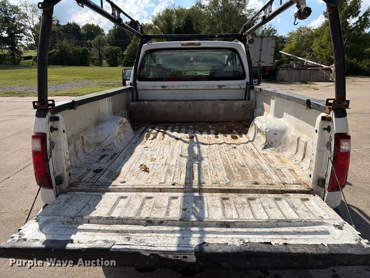image for item DZ4832 2009 Ford F250 Super Duty XL pickup truck