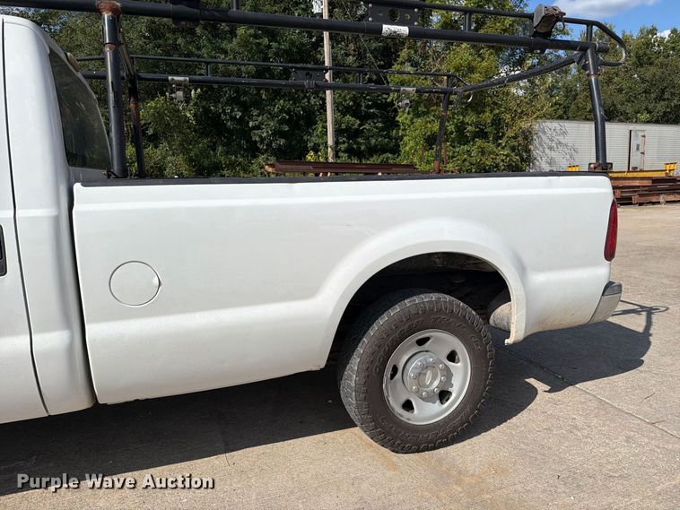 image for item DZ4832 2009 Ford F250 Super Duty XL pickup truck