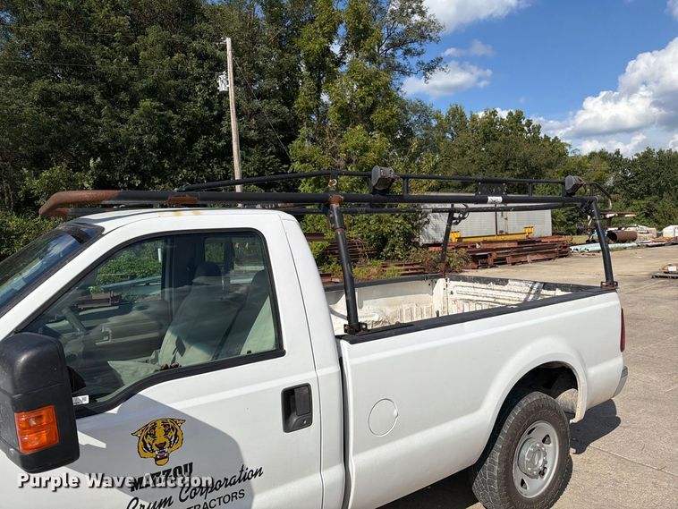 image for item DZ4832 2009 Ford F250 Super Duty XL pickup truck