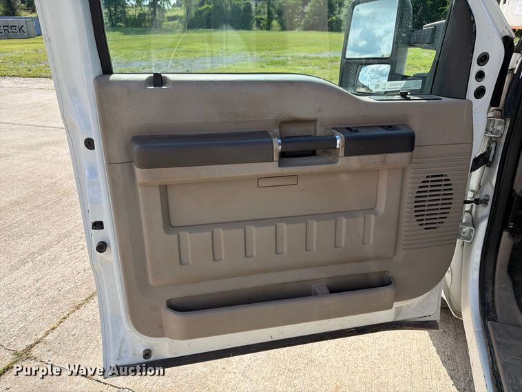 image for item DZ4832 2009 Ford F250 Super Duty XL pickup truck