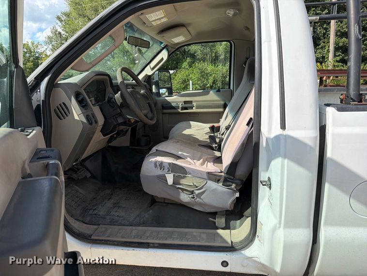 image for item DZ4832 2009 Ford F250 Super Duty XL pickup truck