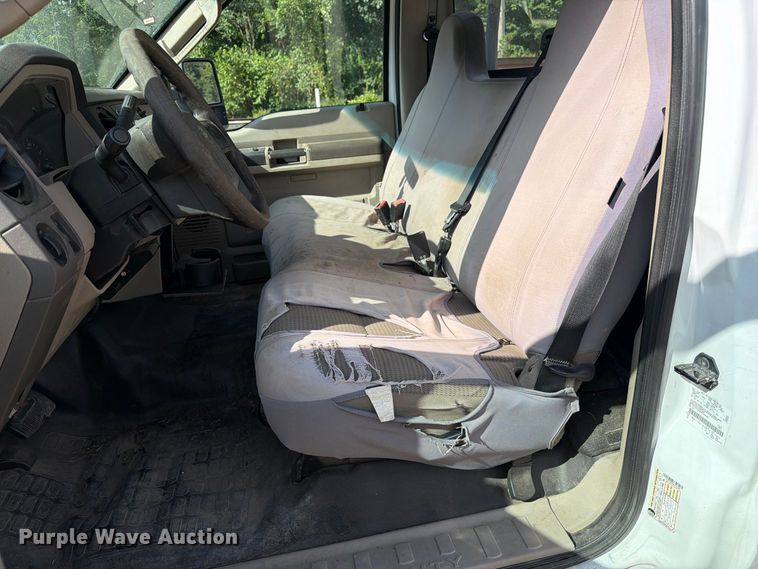 image for item DZ4832 2009 Ford F250 Super Duty XL pickup truck
