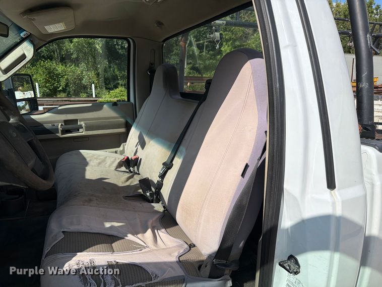 image for item DZ4832 2009 Ford F250 Super Duty XL pickup truck