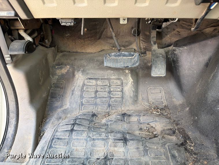 image for item DZ4832 2009 Ford F250 Super Duty XL pickup truck