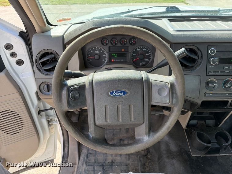 image for item DZ4832 2009 Ford F250 Super Duty XL pickup truck