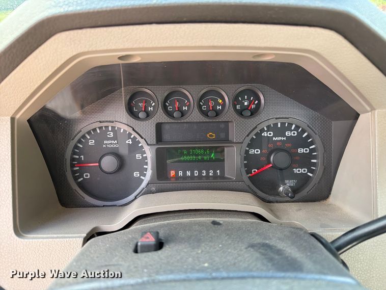 image for item DZ4832 2009 Ford F250 Super Duty XL pickup truck