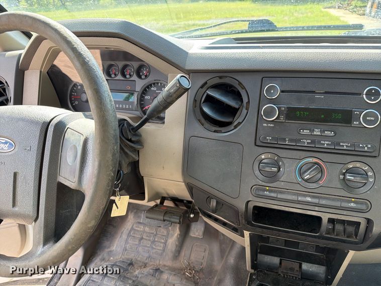 image for item DZ4832 2009 Ford F250 Super Duty XL pickup truck