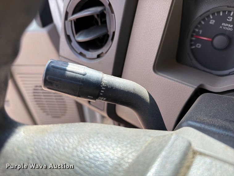 image for item DZ4832 2009 Ford F250 Super Duty XL pickup truck