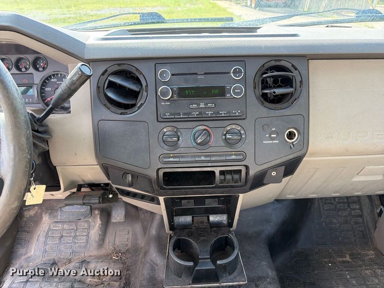 image for item DZ4832 2009 Ford F250 Super Duty XL pickup truck