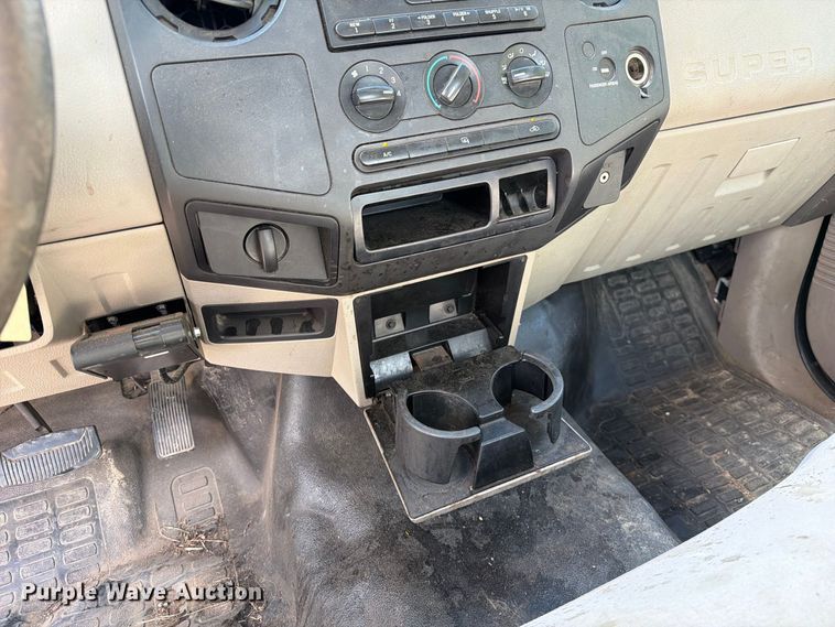 image for item DZ4832 2009 Ford F250 Super Duty XL pickup truck