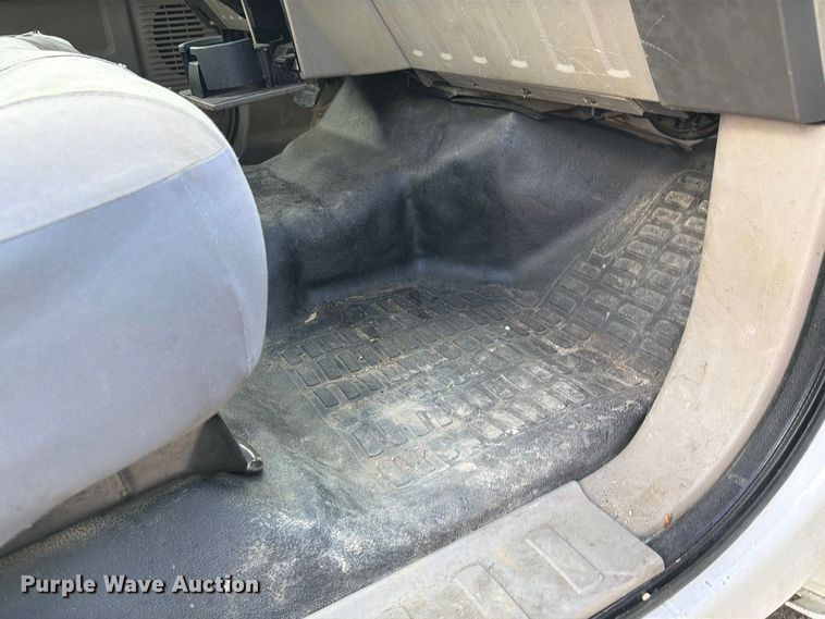 image for item DZ4832 2009 Ford F250 Super Duty XL pickup truck
