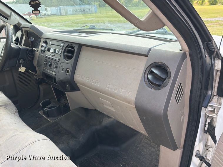 image for item DZ4832 2009 Ford F250 Super Duty XL pickup truck