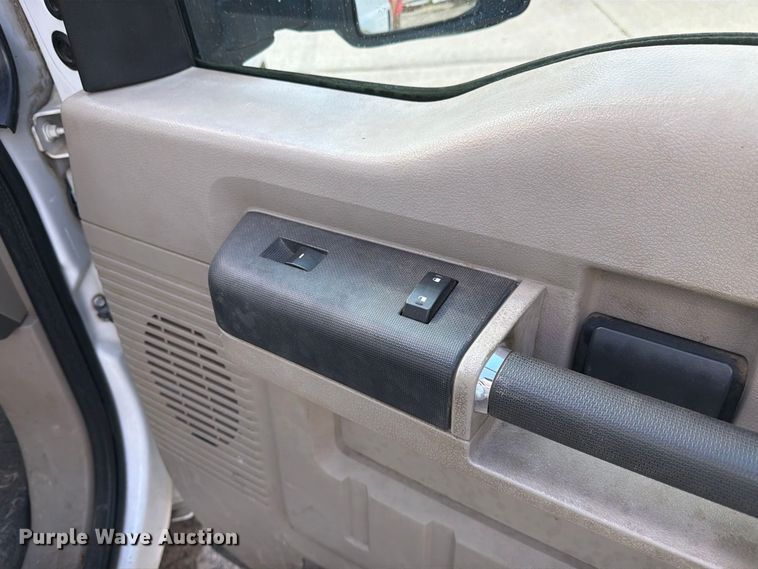 image for item DZ4832 2009 Ford F250 Super Duty XL pickup truck