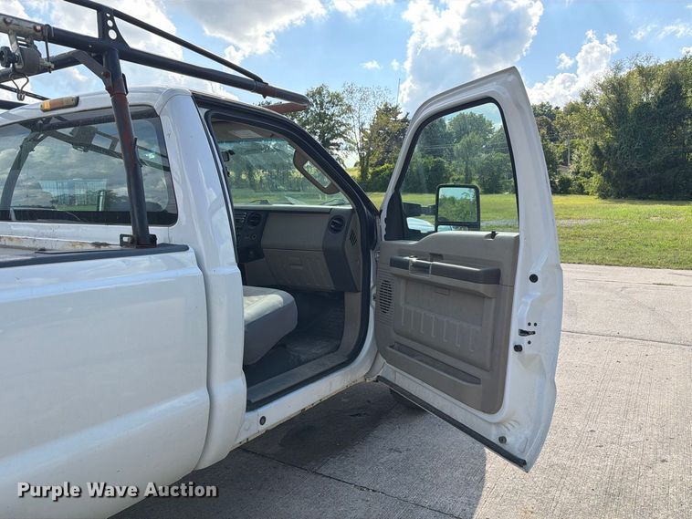 image for item DZ4832 2009 Ford F250 Super Duty XL pickup truck
